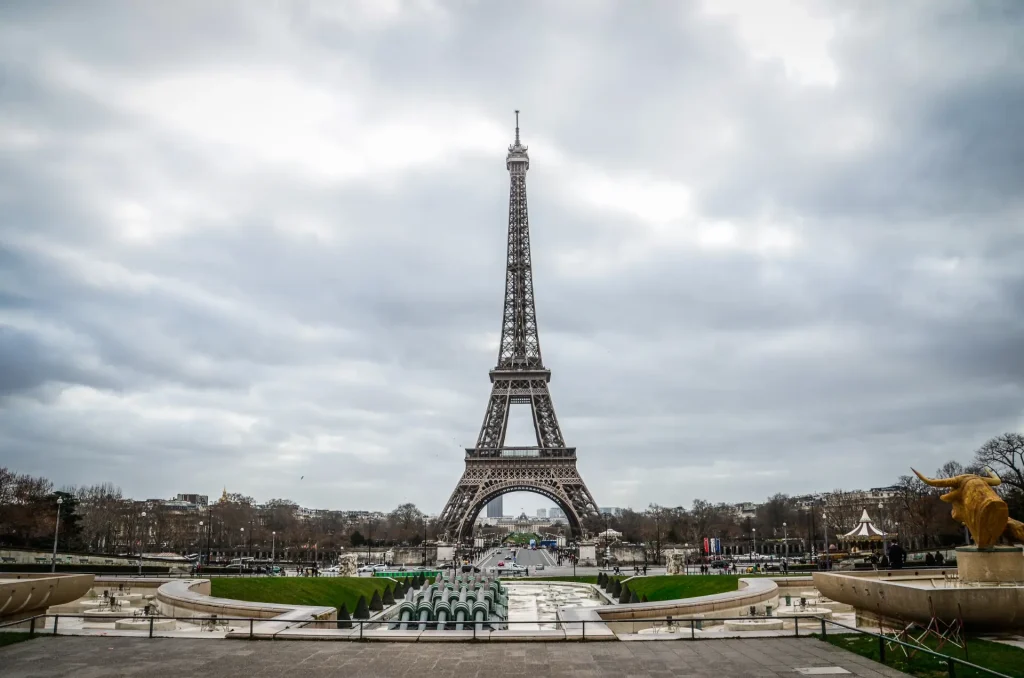 Strange Discoveries Celebrated by Ig Nobel Awards 5 Eiffel tower